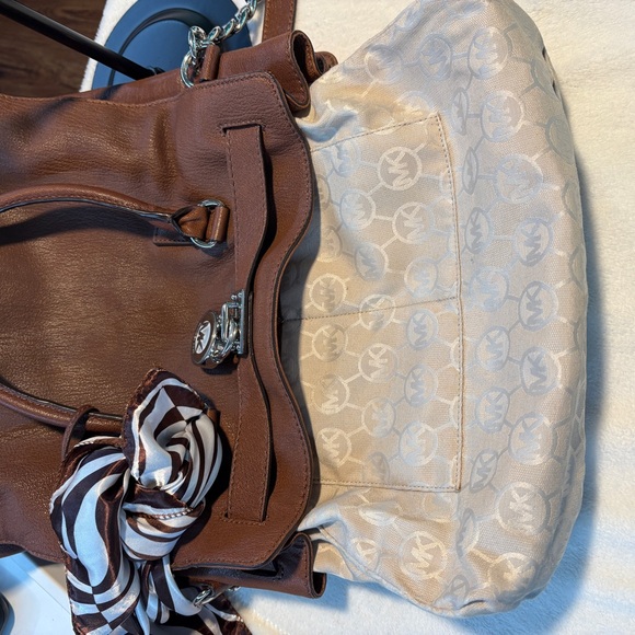 Michael Kors Brown Leather Satchel with Striped Scarf NWOT - Picture 8 of 13